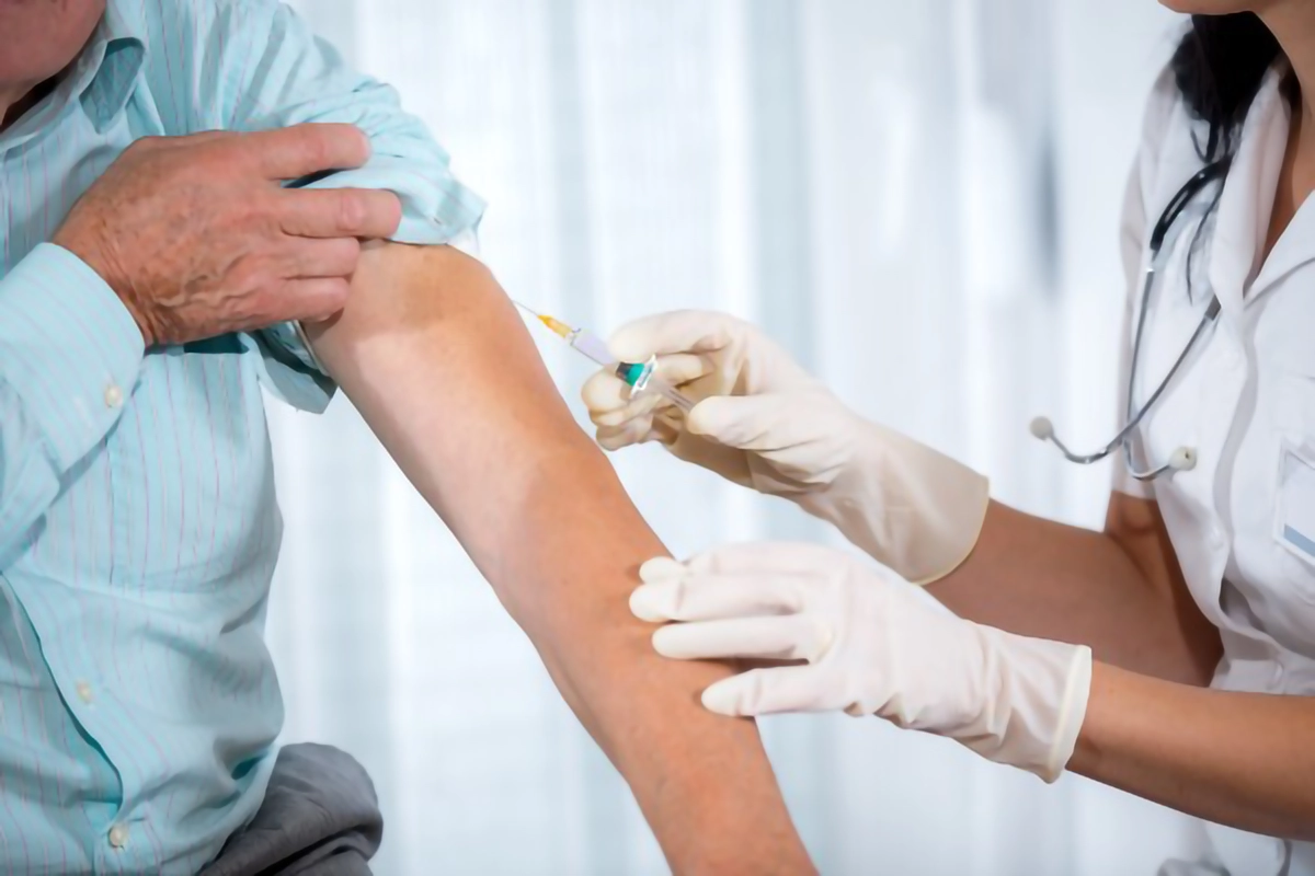 Image of a patient getting a flue vaccine